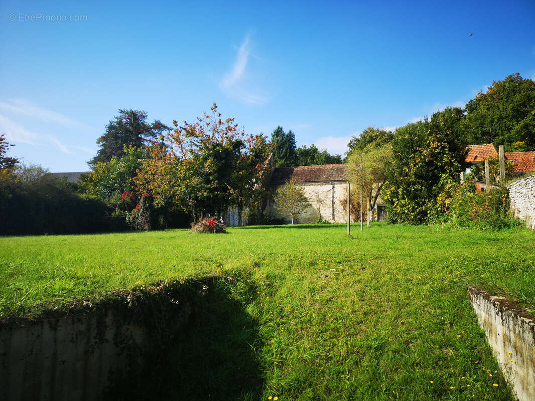 Terrain à VAYRES-SUR-ESSONNE