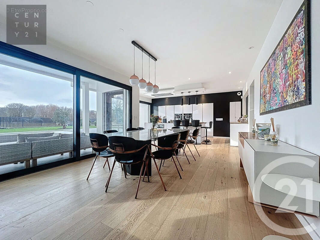 Maison à LA CHAPELLE-SAINT-LUC