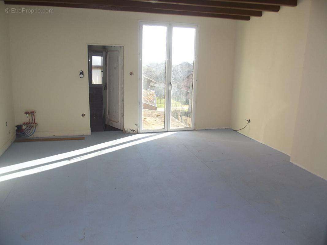 Appartement à CHAVANGES