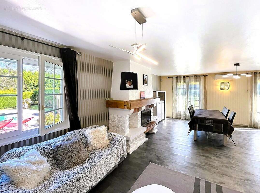 Photo 3 - Maison à SAINT-JEAN-D'ILLAC