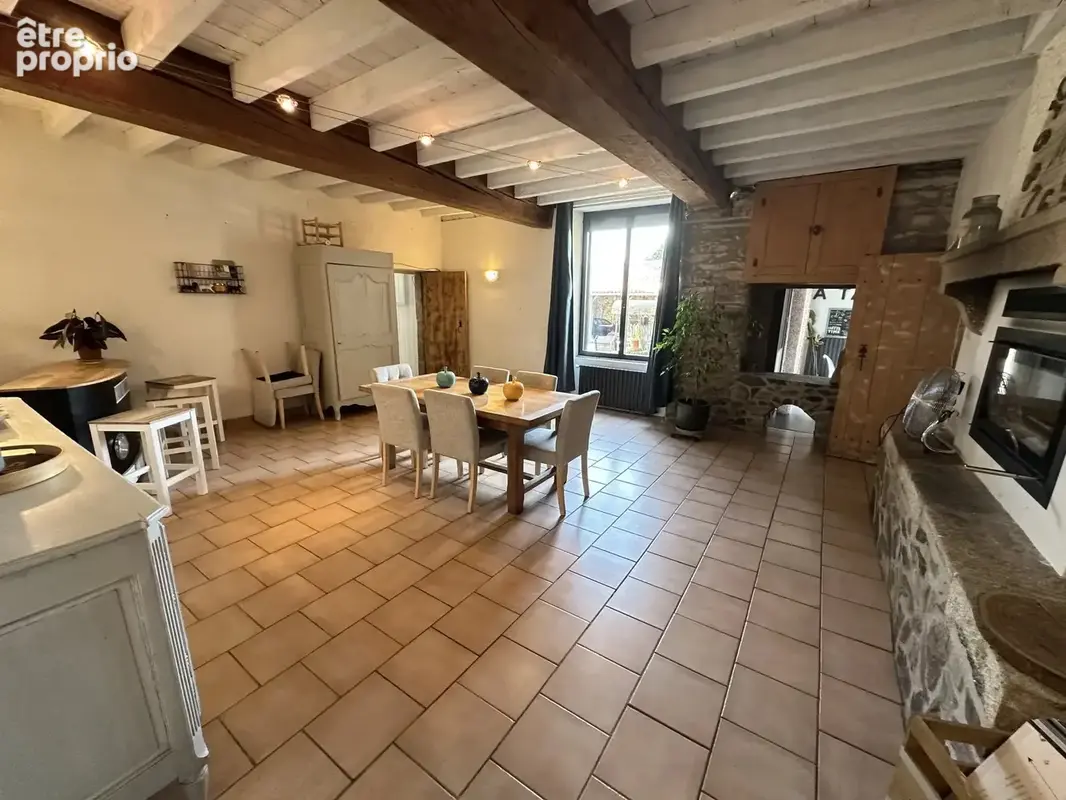 Ancien corps de ferme rénové, 5 chambres + gite + grange de 204 m² et 4 196 m² de terrain - photo 21