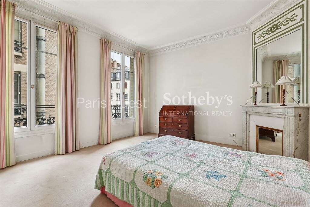Appartement à NEUILLY-SUR-SEINE