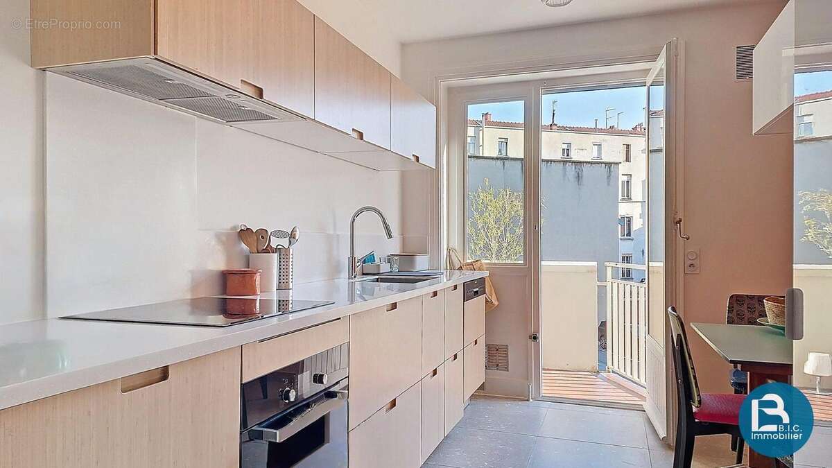 Cuisine entièrement équipée - Appartement à LYON-7E