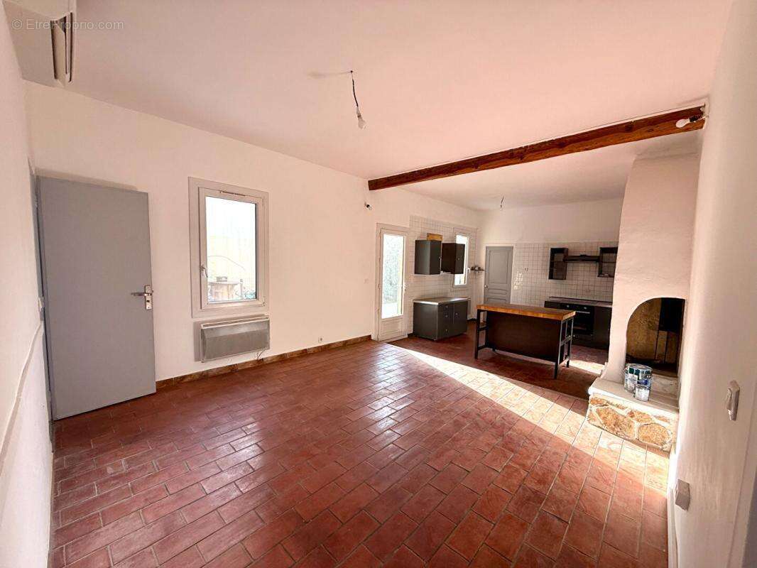 Maison à SAINT-CHAMAS