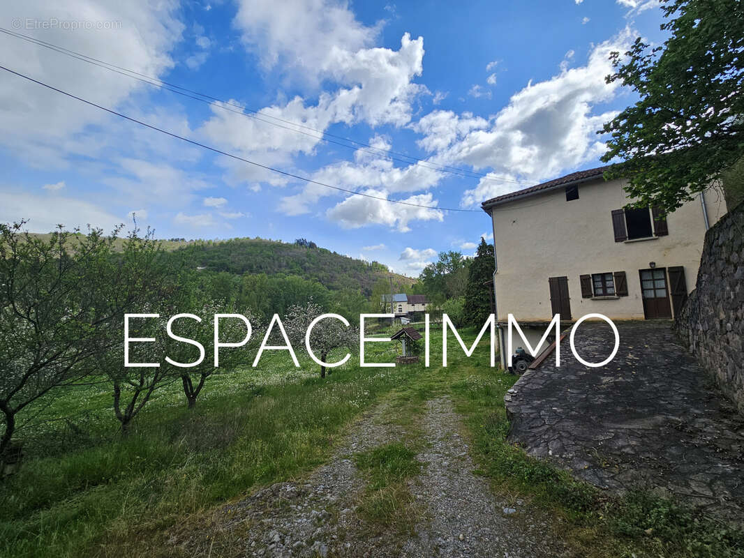 Maison à LIVINHAC-LE-HAUT