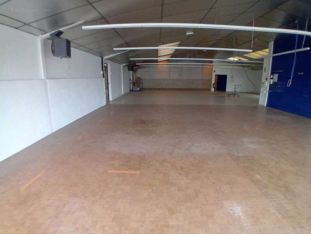 Commerce à LES HERBIERS