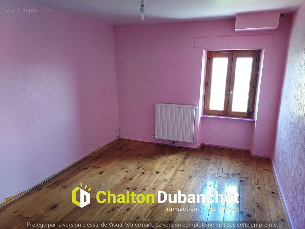 Maison à SAINT-CYR-DE-VALORGES