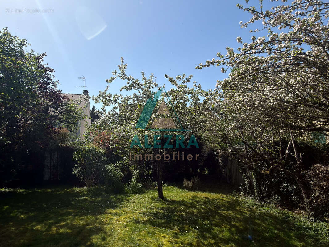 Maison à LE MESNIL-LE-ROI