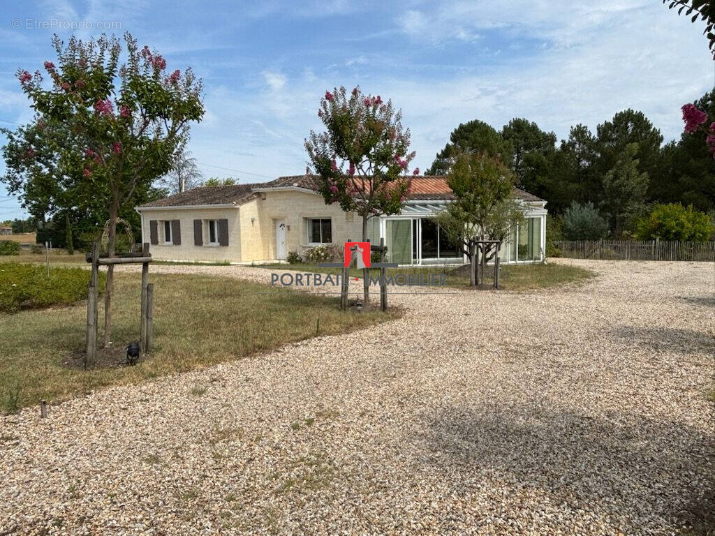 Maison à COUTRAS