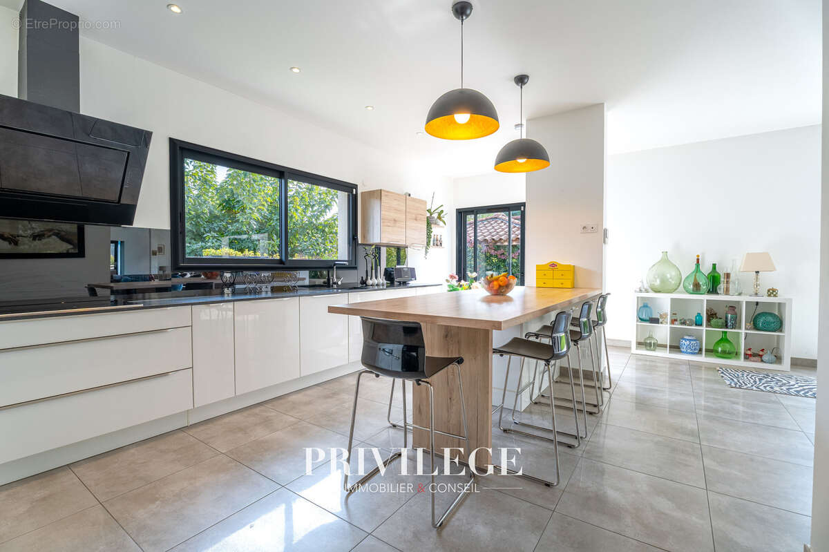 Maison à SAINTE-FOY-LES-LYON