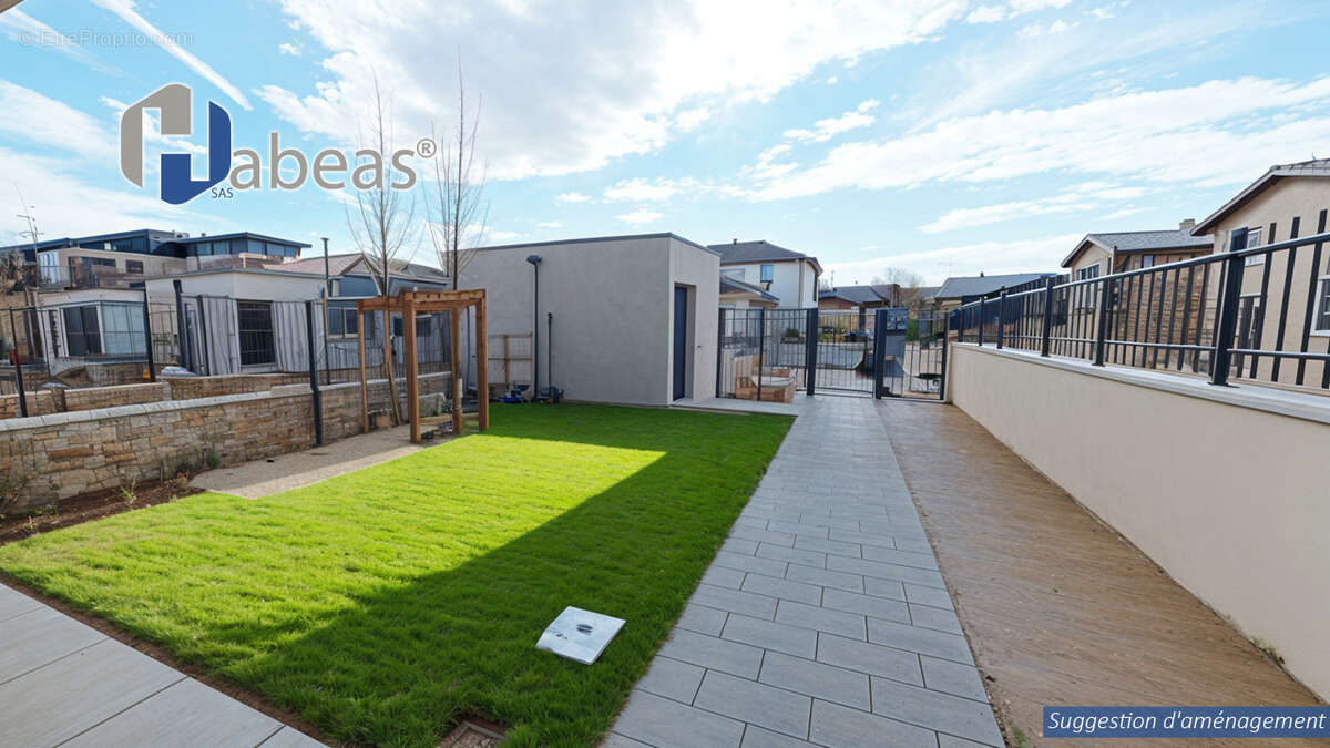 Maison à SAINT-PIERRE-DE-CHANDIEU