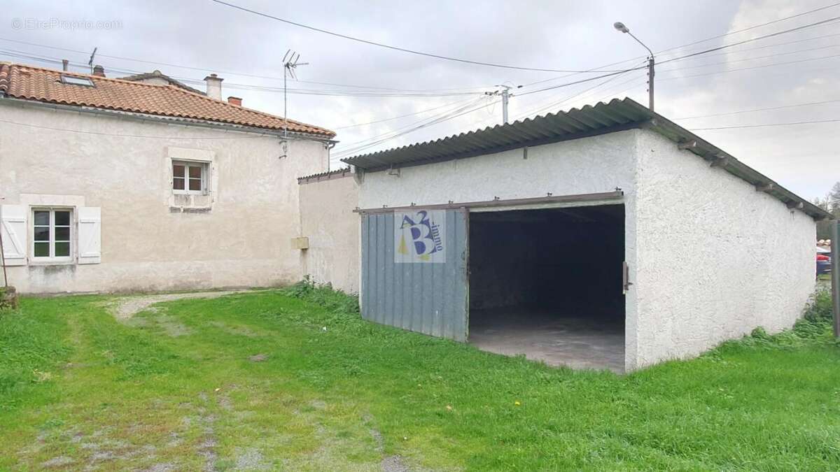 Maison à FLEAC