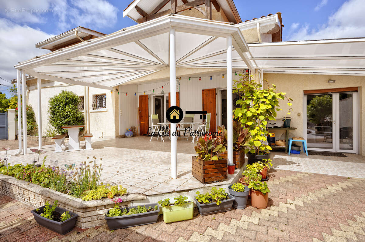 Maison à BLANQUEFORT