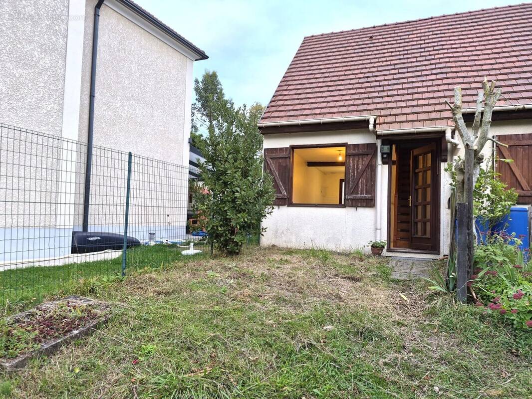 Appartement à SAINT-MAURICE-MONTCOURONNE
