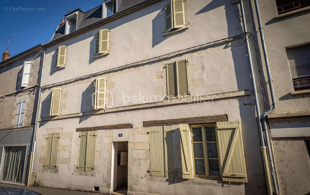 Magnifique appartement 3 pièces, spacieux (88 m²), entièrement rénové dans une résidence sécurisée (avec ascenseur, cour collect - photo 4