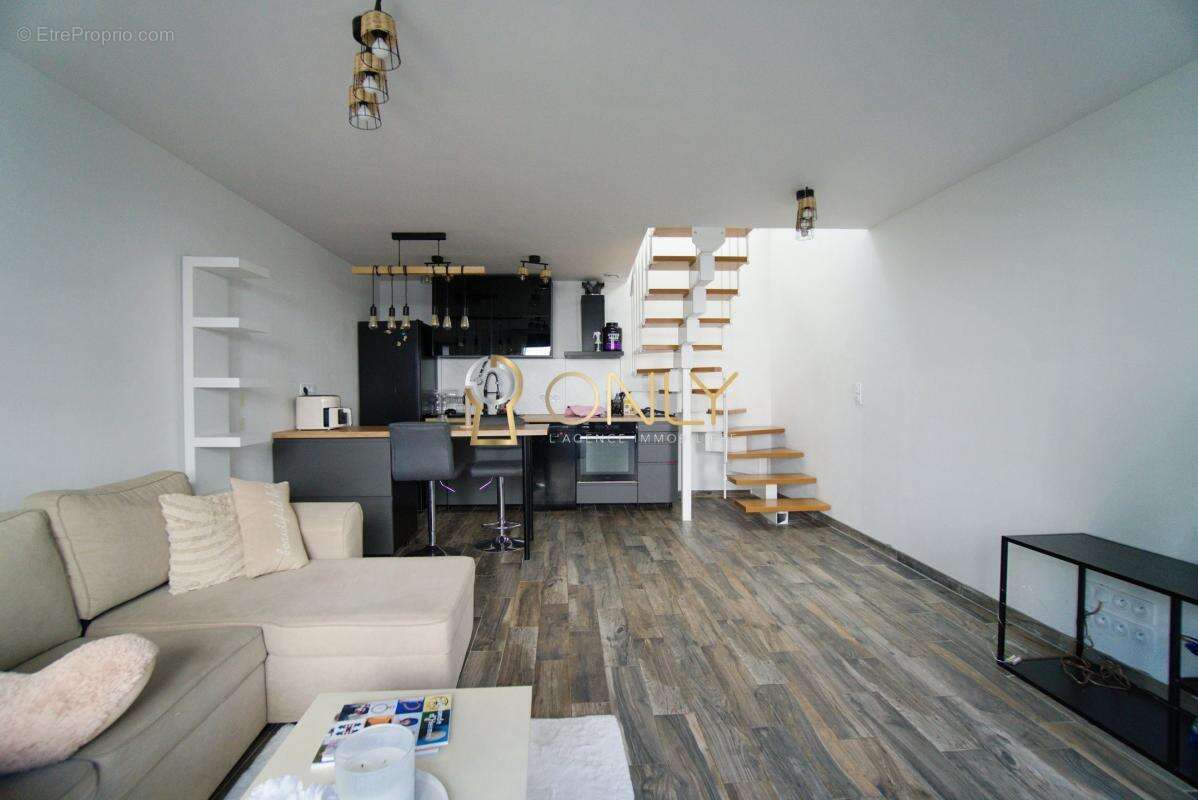 Appartement à RILLIEUX-LA-PAPE