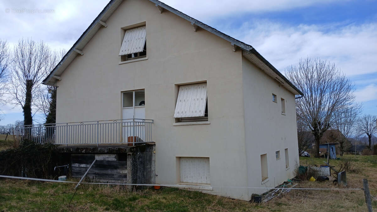 Maison à ANGLARDS-DE-SALERS