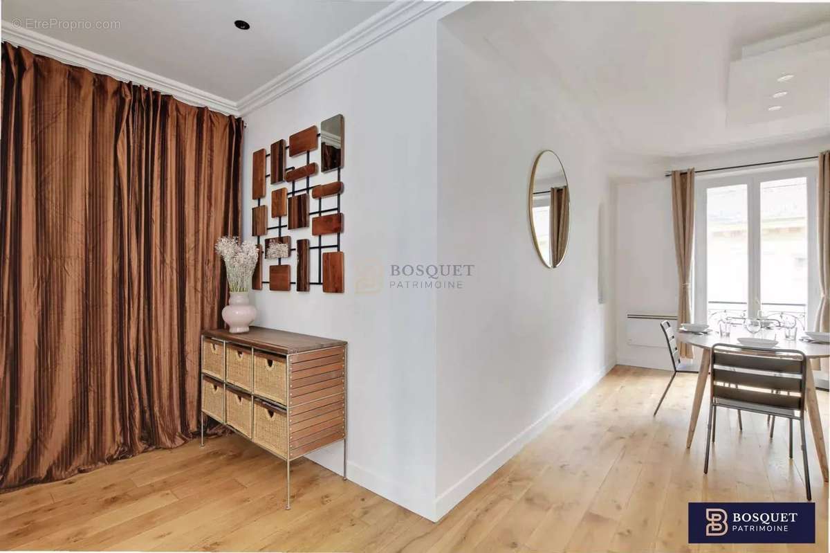 Appartement à PARIS-16E