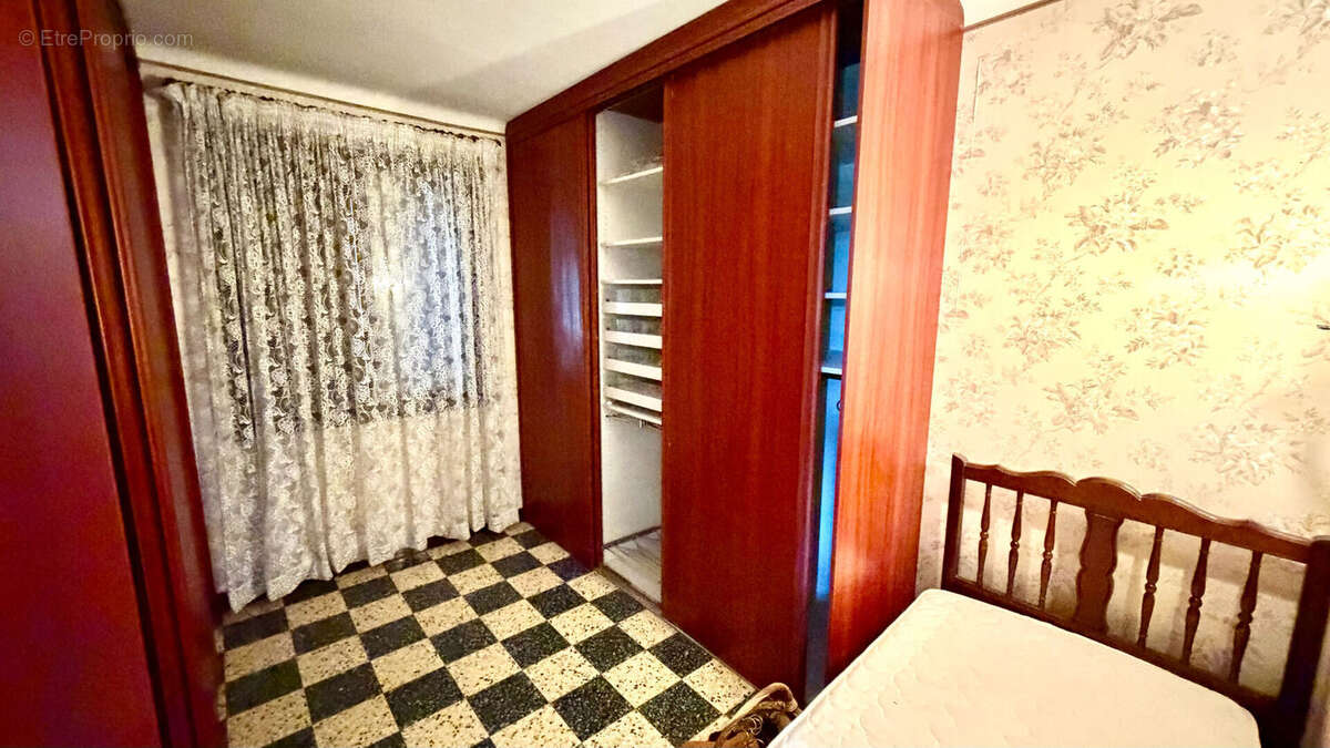 Maison à ENTRAIGUES-SUR-LA-SORGUE