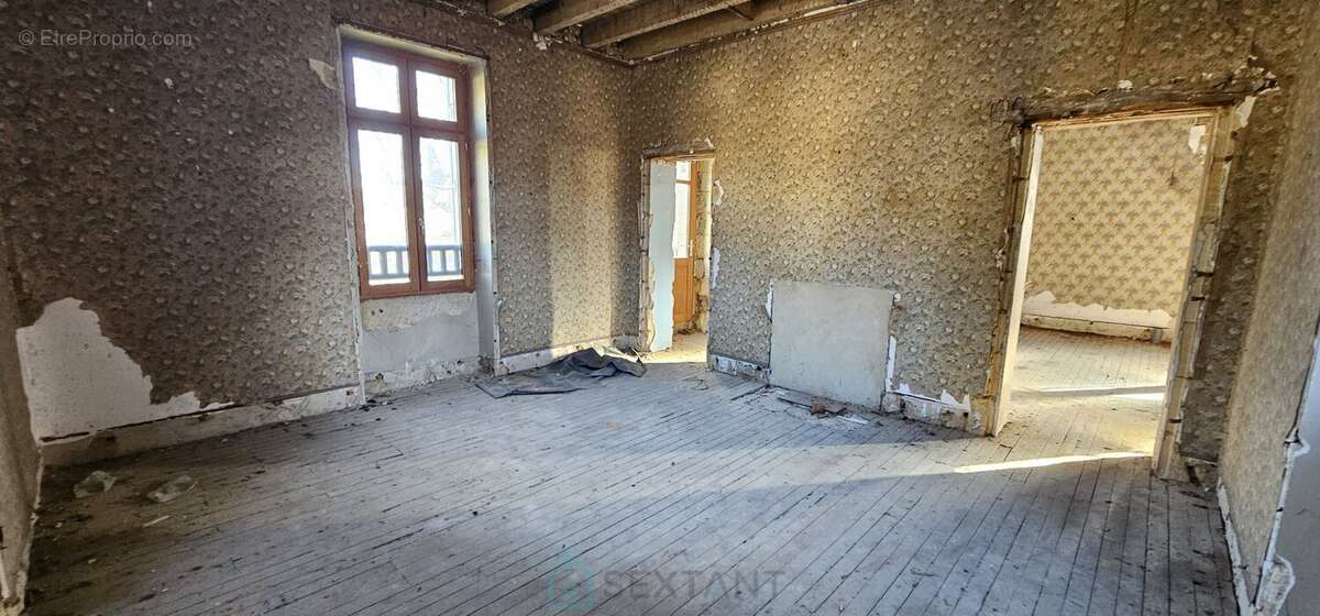 A Sarlat, vaste appartement brut de 190 m² à réinventer entièrement. - photo 6