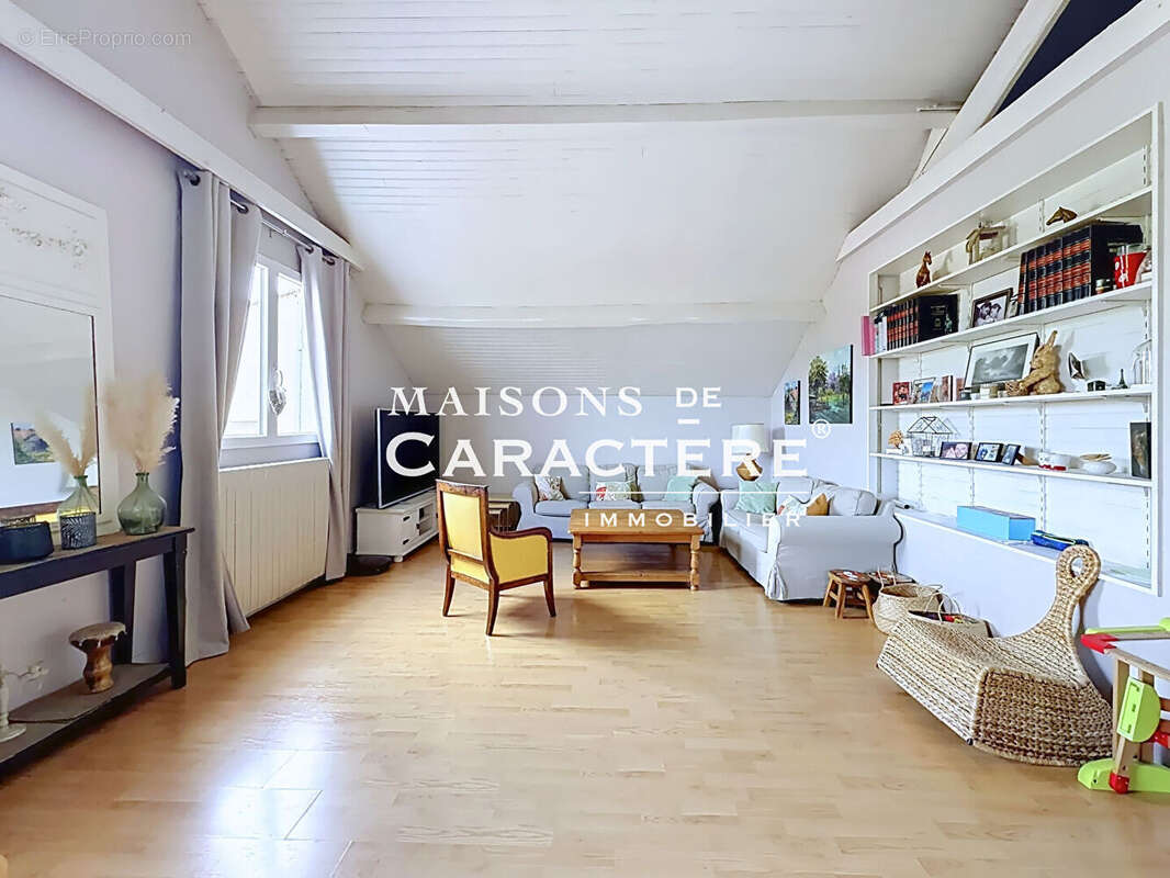 Rare : Maison ancienne atypique & Grange de 100m2 - Vernouillet - photo 5