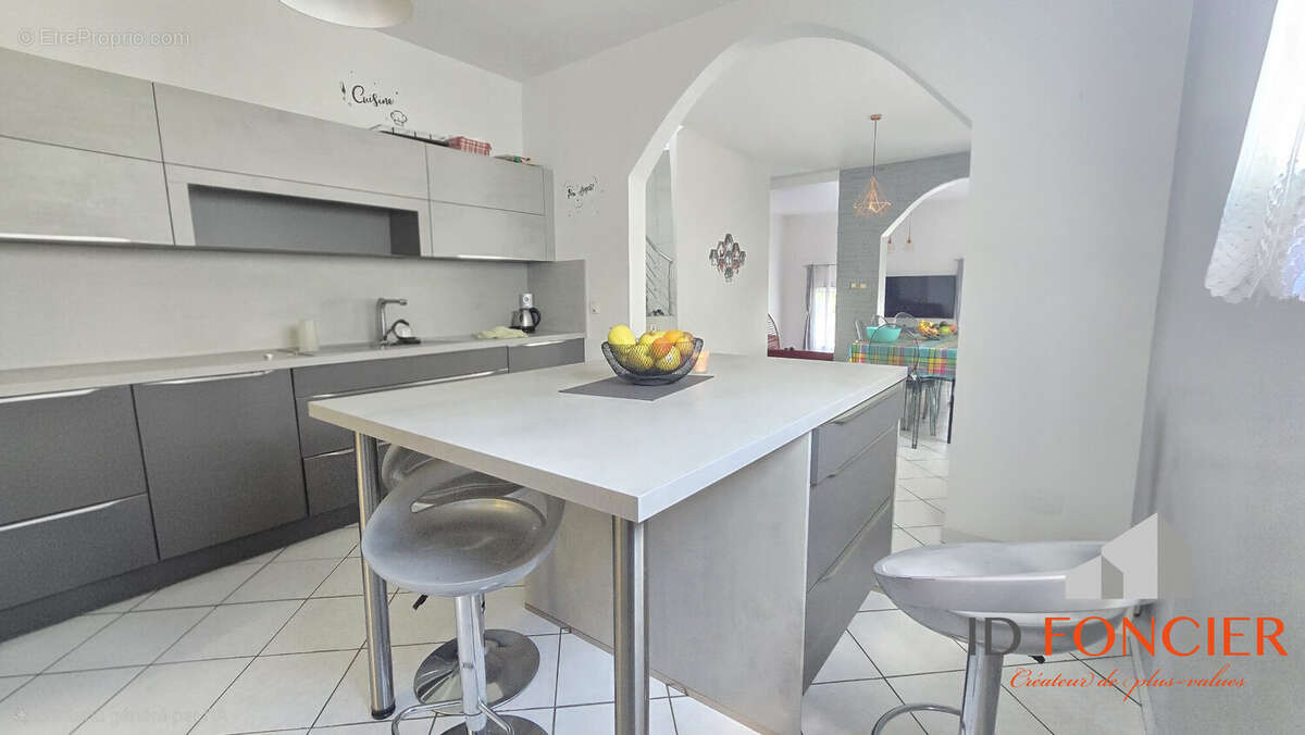 Maison à MORANGIS