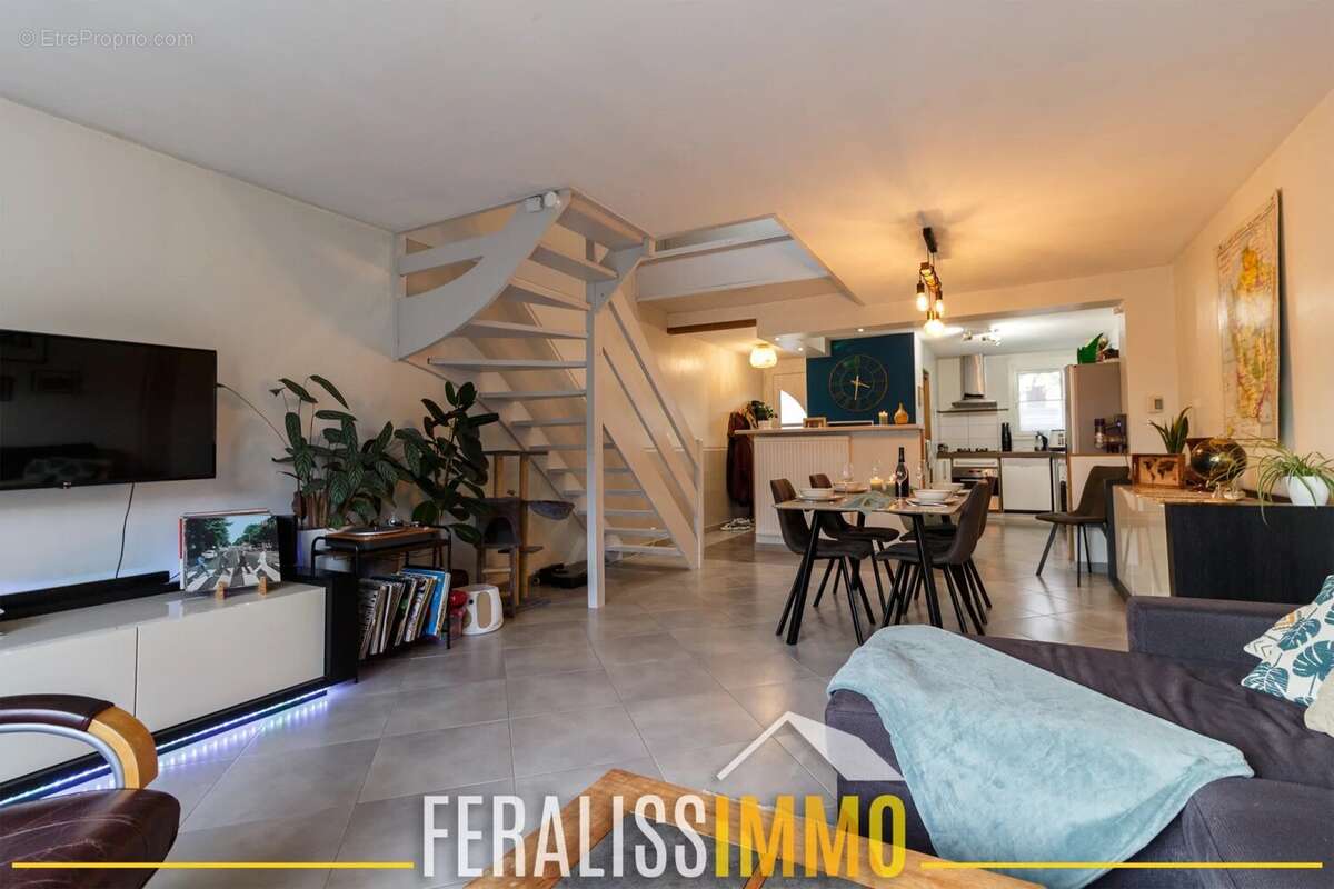 Maison à JOUY-LE-MOUTIER