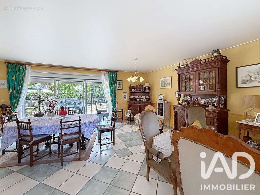 Maison 126 m² à Bussac-Foret  - photo 3