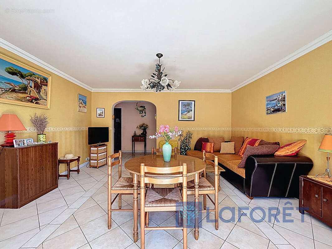 Appartement à SIX-FOURS-LES-PLAGES