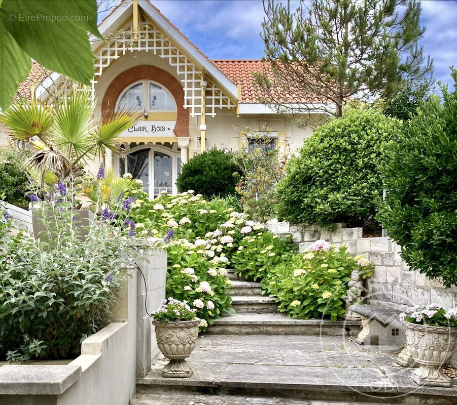 La façade - Maison à LACANAU