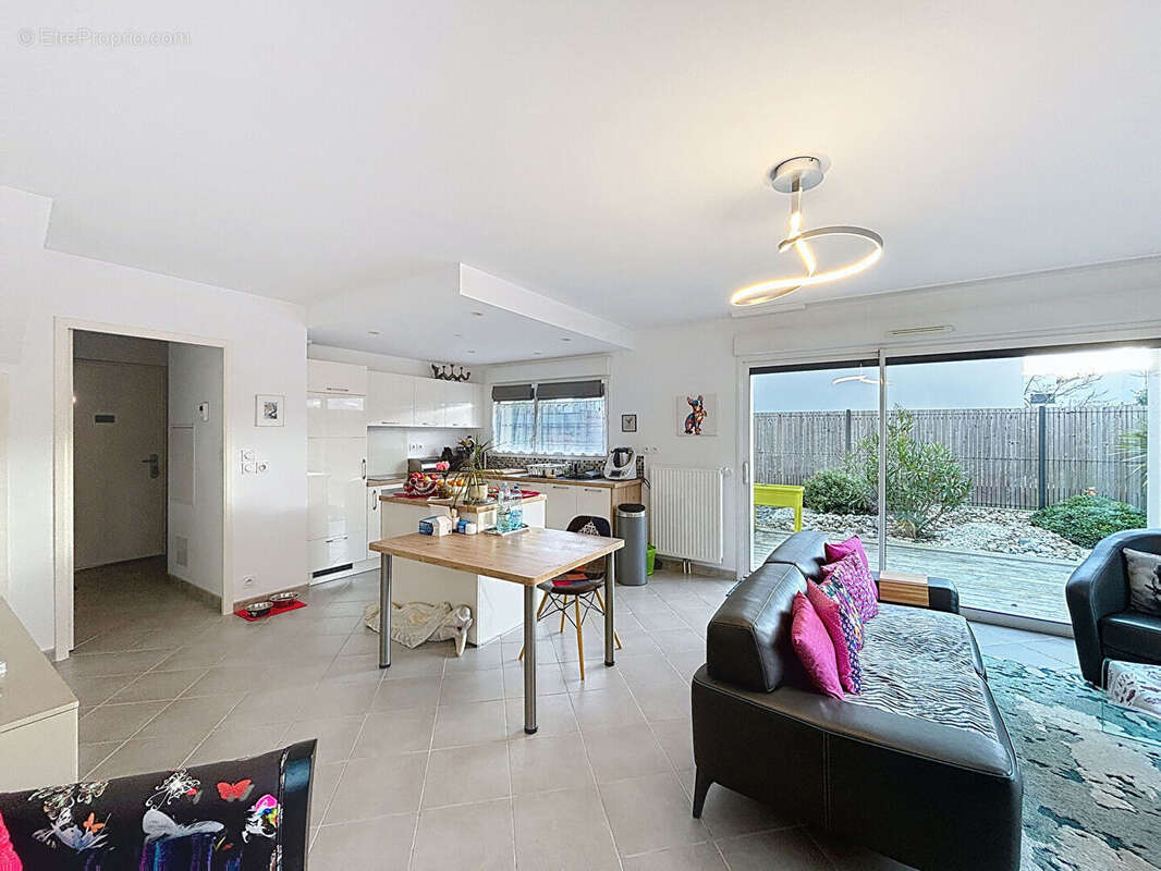 Maison à SAINT-JACQUES-DE-LA-LANDE