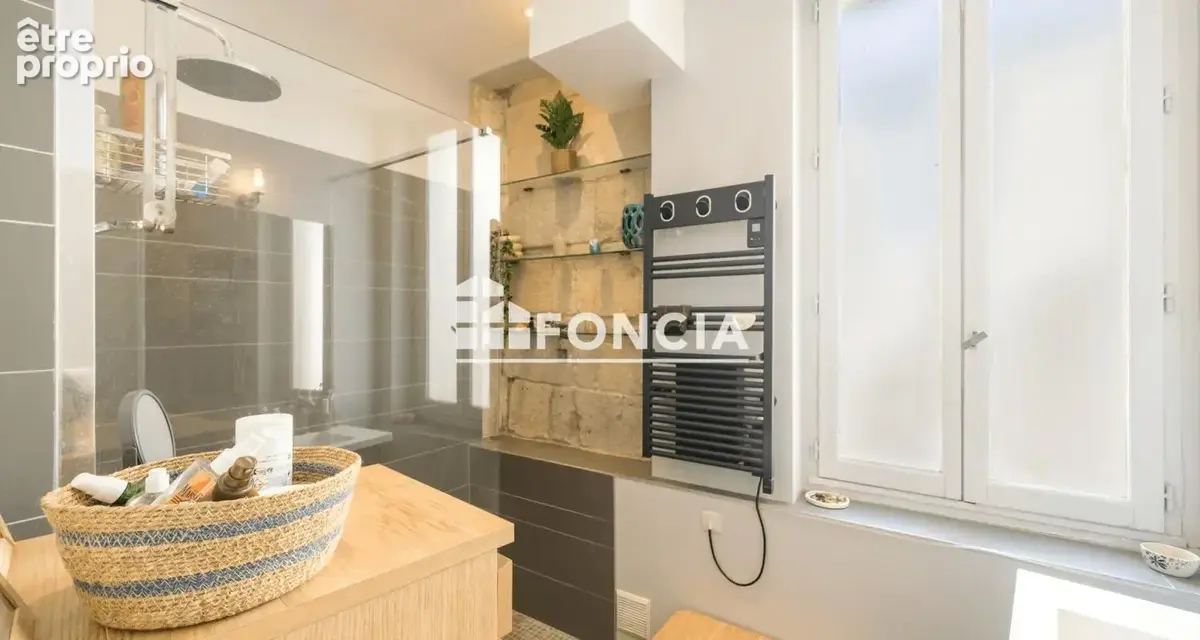 Nîmes quartier Révolution – Magnifique T3 traversant de 87 m² avec ascenseur et climatisation - photo 6