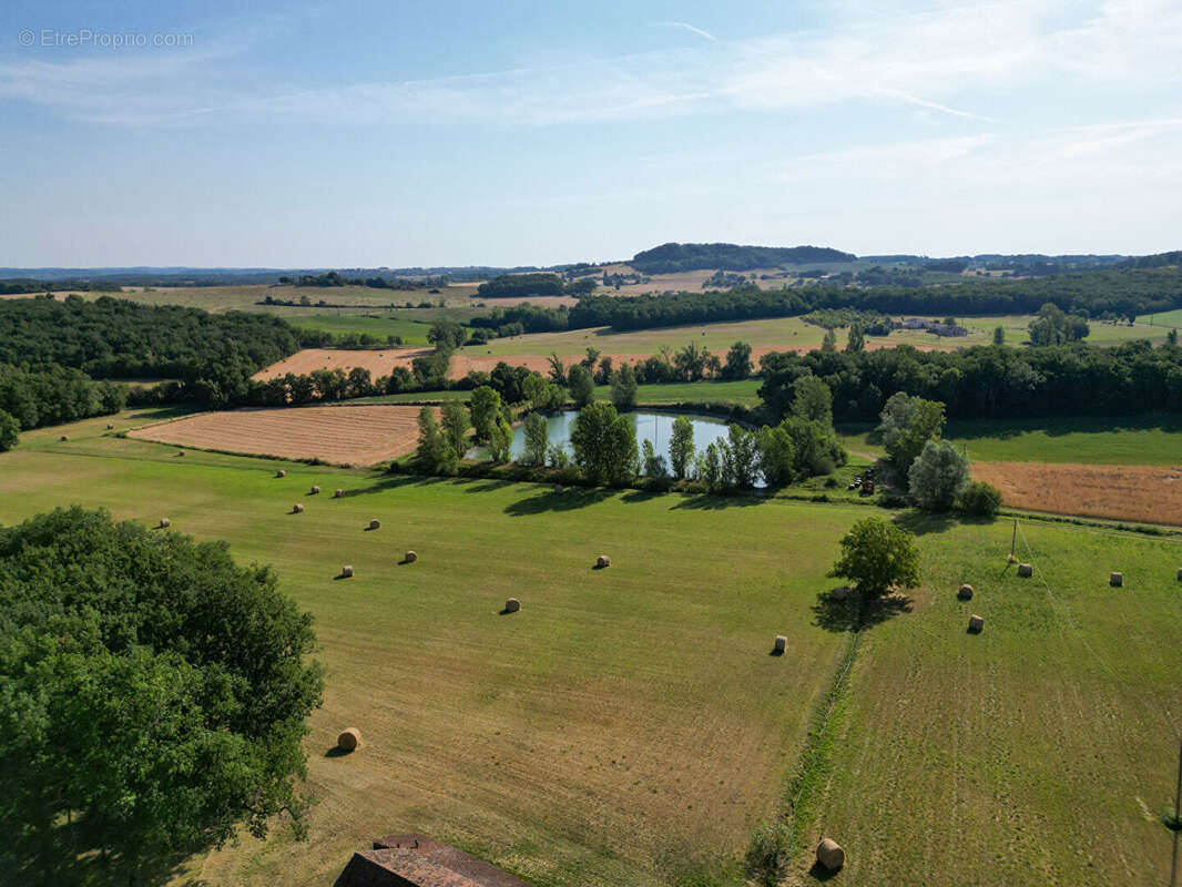 Maison en pierre avec dépendances, calme et nature - photo 2