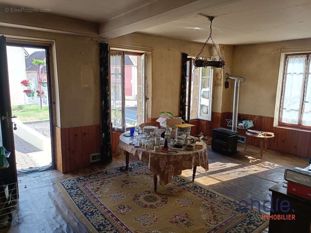 Maison à THENEUILLE