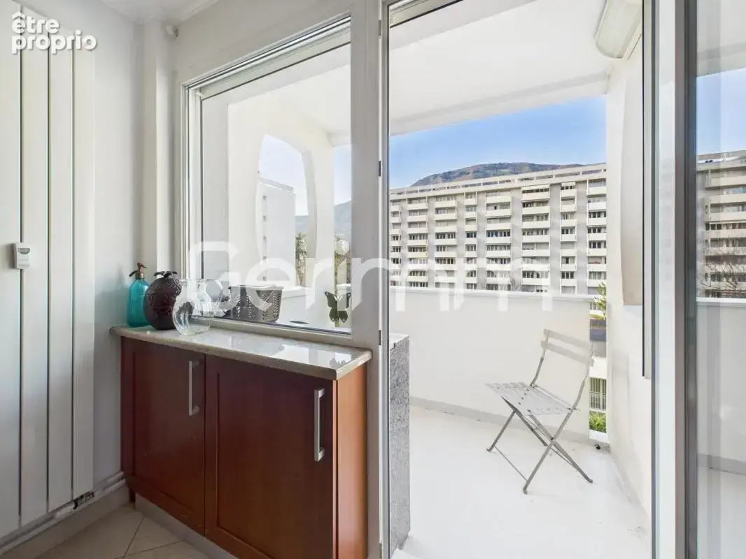 Vente - Appartement - 3 pièces + cuisine - 75 m² - 215 000 € - - photo 14