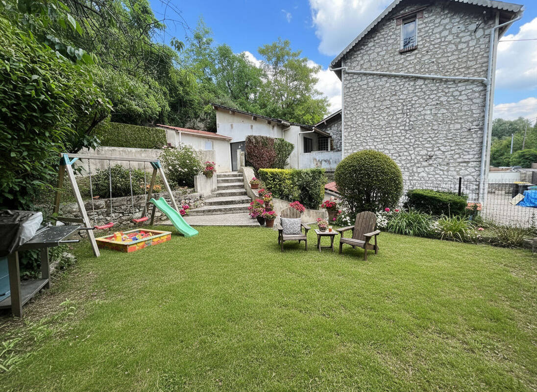 Maison à FOLLAINVILLE-DENNEMONT