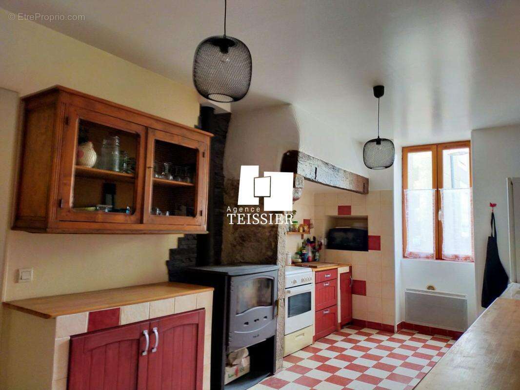 Maison à BERRIAS-ET-CASTELJAU