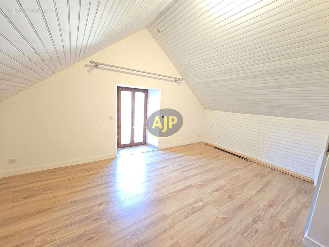 Maison à CONQUEREUIL