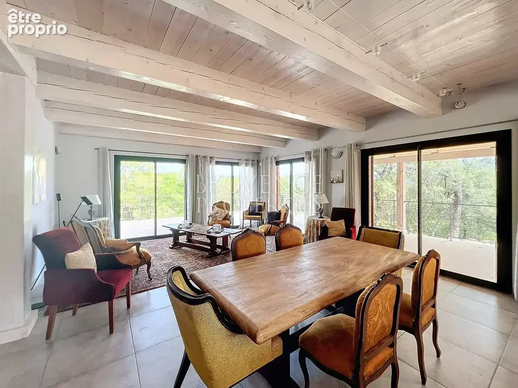Propriété de plus de 300 m² avec vue panoramique et 1,3 hectare - photo 10