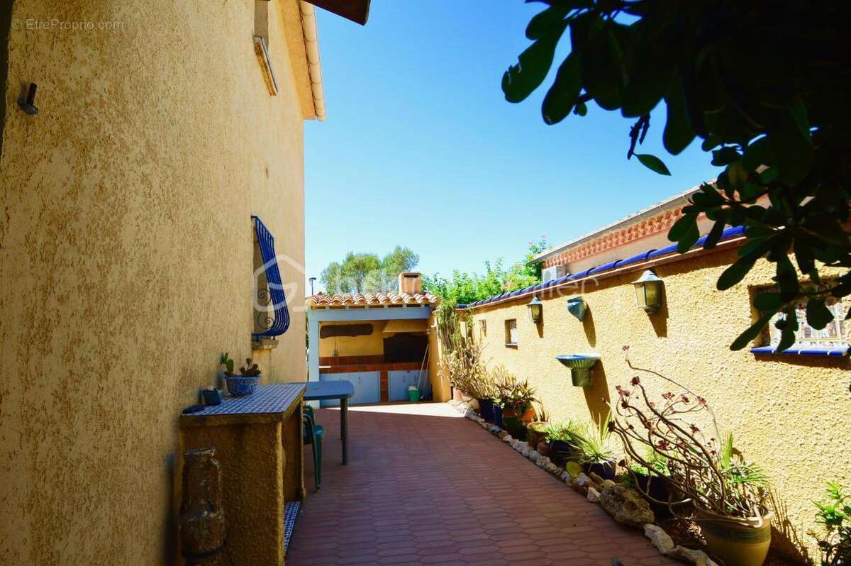 Opportunité rare : maison de 4 appartements indépendants proche de la mer - photo 3