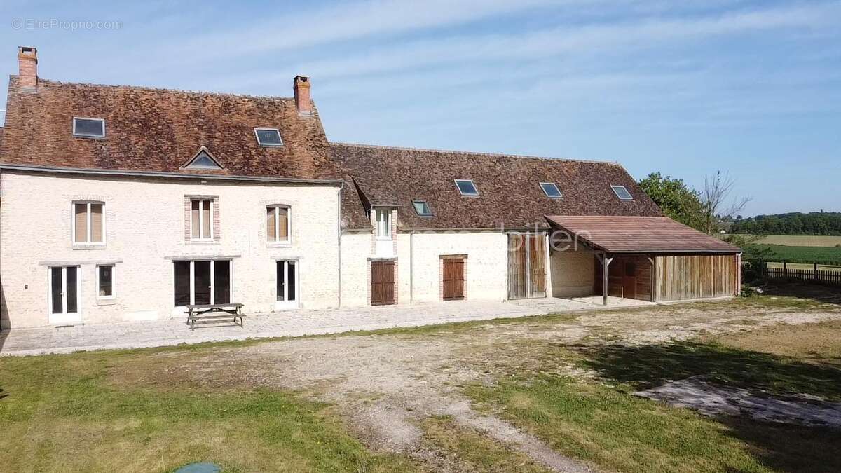 Maison à FREVILLE-DU-GATINAIS