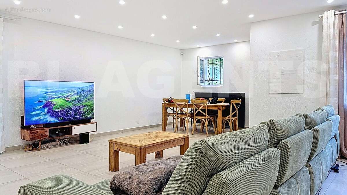 salon2 - Maison à SAINT-CYR-SUR-MER