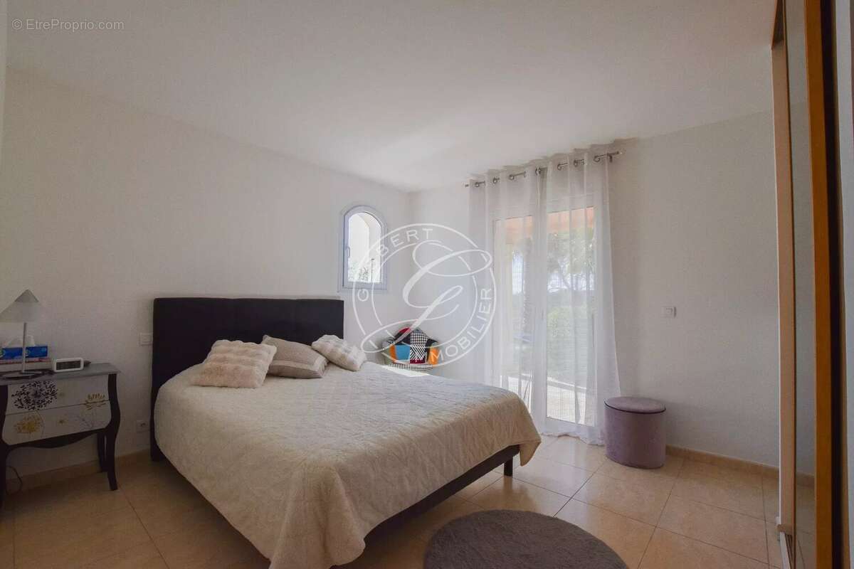 A VENDRE - FLAYOSC très belle villa avec vue dominante et piscine - photo 18