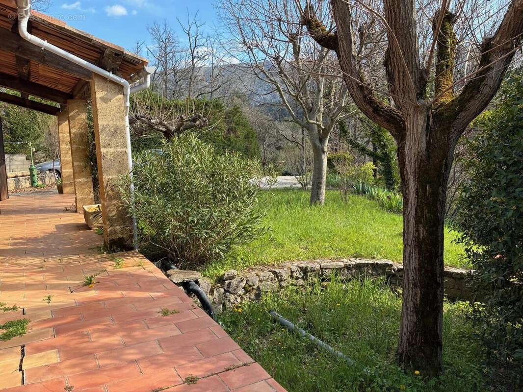 Maison à VAUVENARGUES