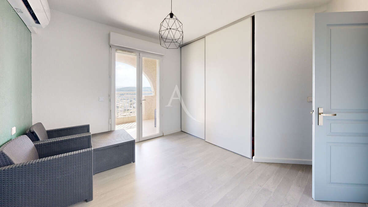 Maison-Appartement de 105m² avec vue incroyable - GARAGE + DOUBLE TERRASSE ! - photo 15