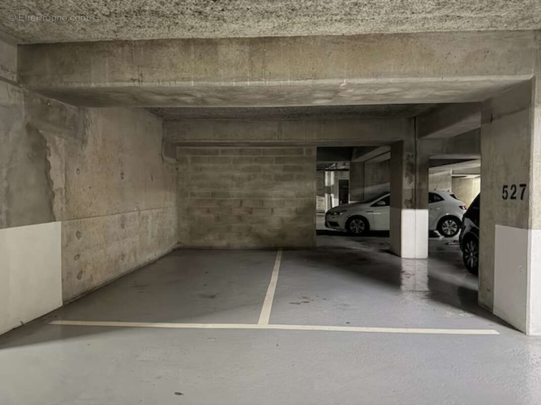 Parking à PARIS-20E