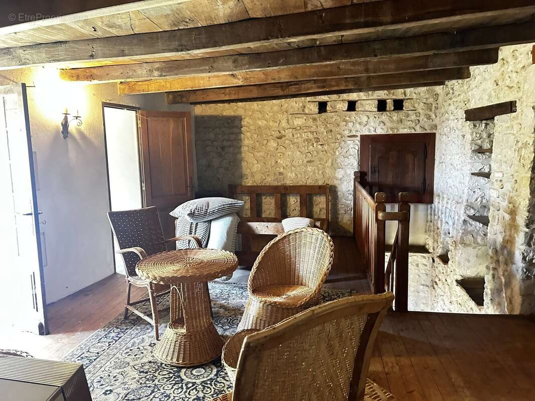 Deux maisons dans un village paisible - photo 4