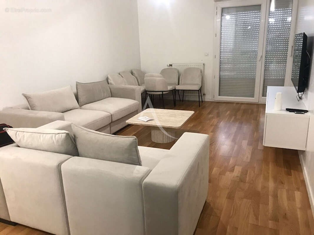 Appartement à COMBS-LA-VILLE