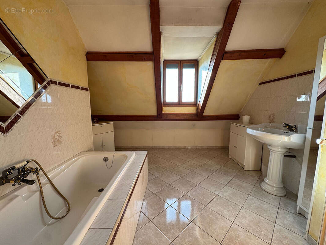 Maison à SAINT-PIERRE-DE-VARENNES