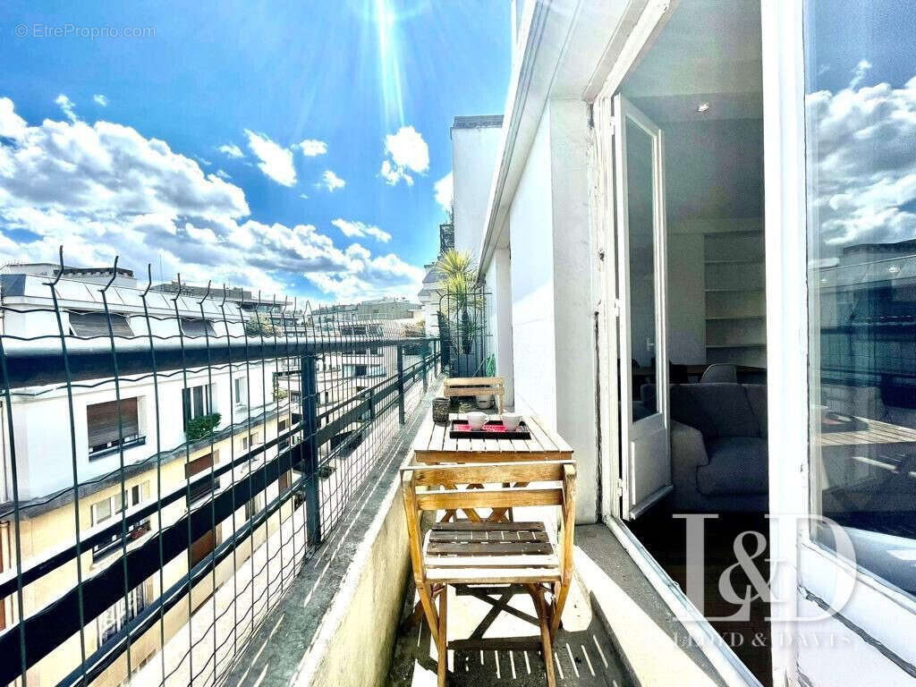 Appartement à PARIS-16E
